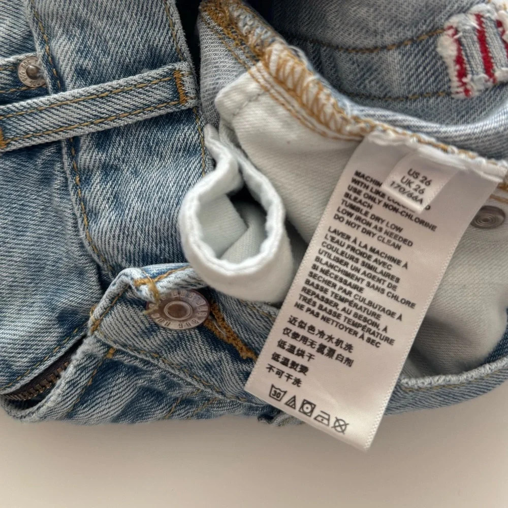 BDG Urban Outfitters Women’s A Line Jean Shorts Size 26 Light Blue Distressed - Picture 5 of 5